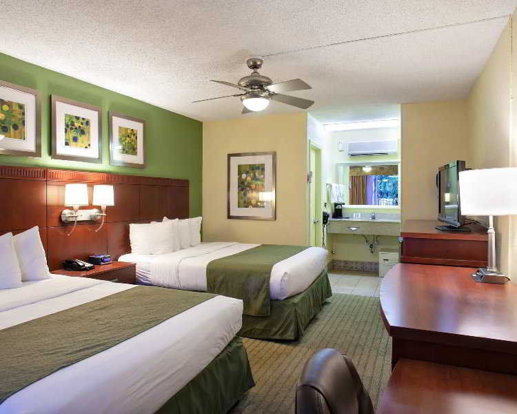 Quality Inn & Suites Airport - Cruise Port הוליווד חדר תמונה