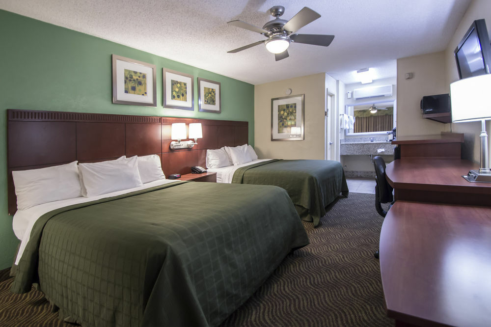 Quality Inn & Suites Airport - Cruise Port הוליווד מראה חיצוני תמונה